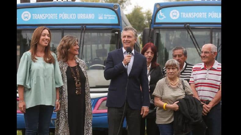 Macri y Vidal almuerzan con los “sin tierra” bonaerenses en Olivos
