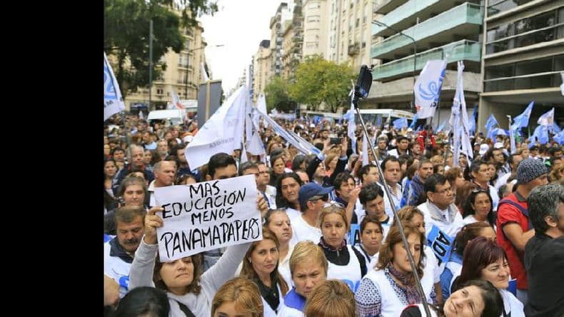 Docentes realizaron el primer paro nacional