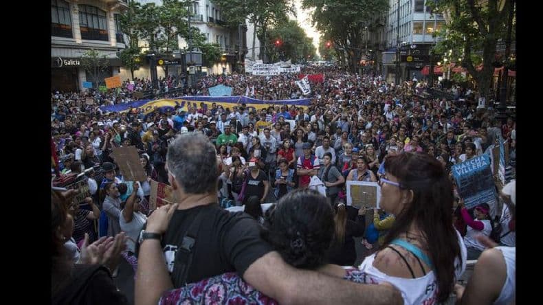 La avenida 9 de Julio fue otra vez epicentro de protestas contra el Gobierno