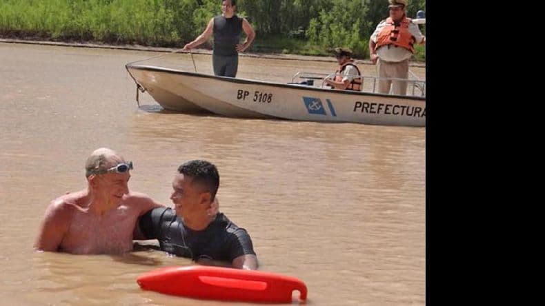 Manuel San Vicente se “despidió del río” uniendo Corrientes y Barranqueras