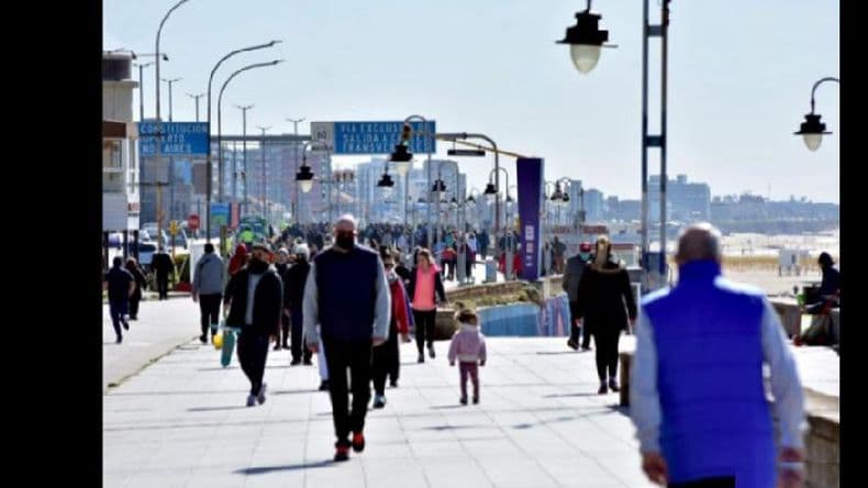 ¿Se complica el verano 2021? Varios distritos de la Costa bajaron de fase