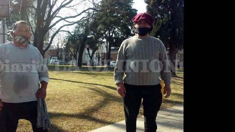 Con preocupación y miedo, pero ponen el hombro para ganarse la vida en la calle