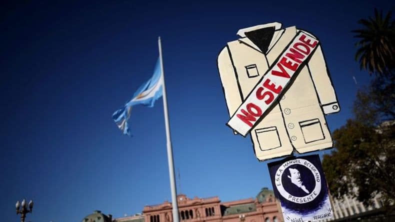Académicos y estudiantes de la UBA darán una clase magistral sobre educación pública frente a Casa Rosada