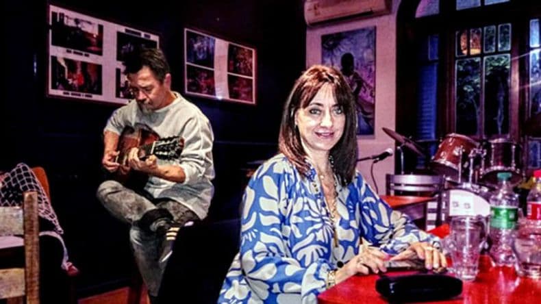 En el Café Literario fue presentado el libro "En cada punto del universo" de María Esther Wagner