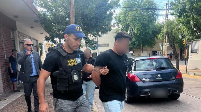 Detuvieron a un sospechoso y secuestraron un auto y una pistola tras un asalto en un barrio cerrado