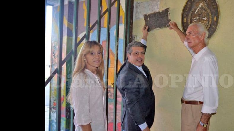 Reparación histórica: en un emotivo acto retiraron una placa de la EPB Nº 17