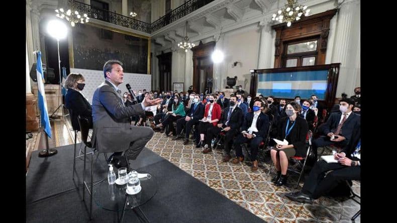 Sergio Massa escuchó en el Congreso a más de 90 jóvenes estudiantes y profesionales