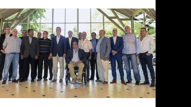 Macri brindó con los sindicalistas y recibió el saludo de los obispos