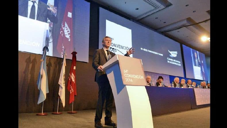 Macri llamó a “evangelizar” a gobernadores e intendentes en el “compromiso de invertir”