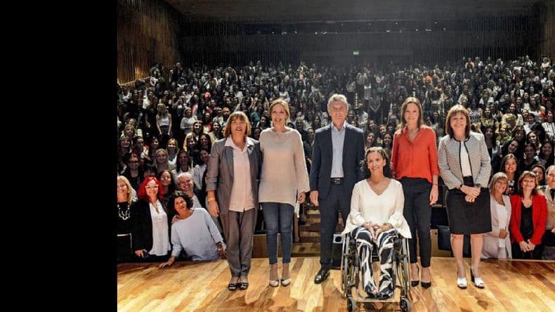 Michetti encabezó la primera reunión del gabinete femenino