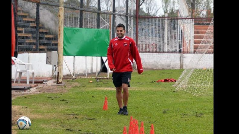 Douglas tendrá dos cambios mañana ante Chacarita, que llega en levantada
