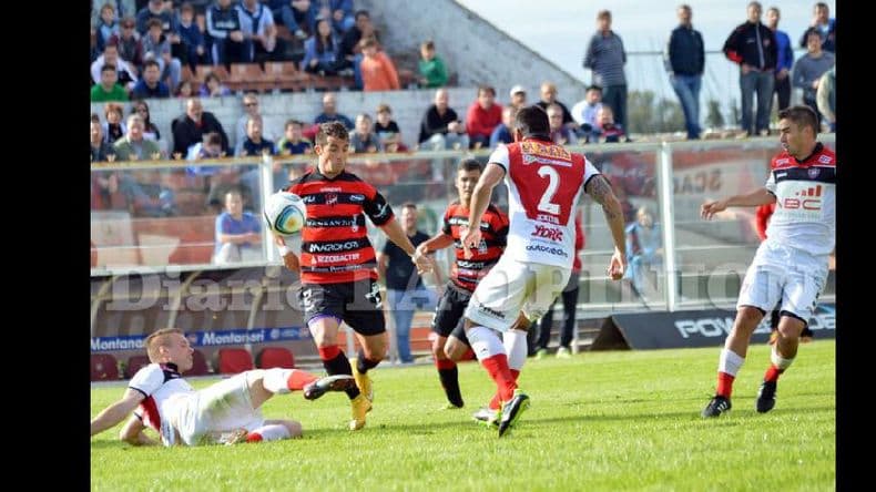 Douglas le ganó a Chacarita pero está lejos del Reducido