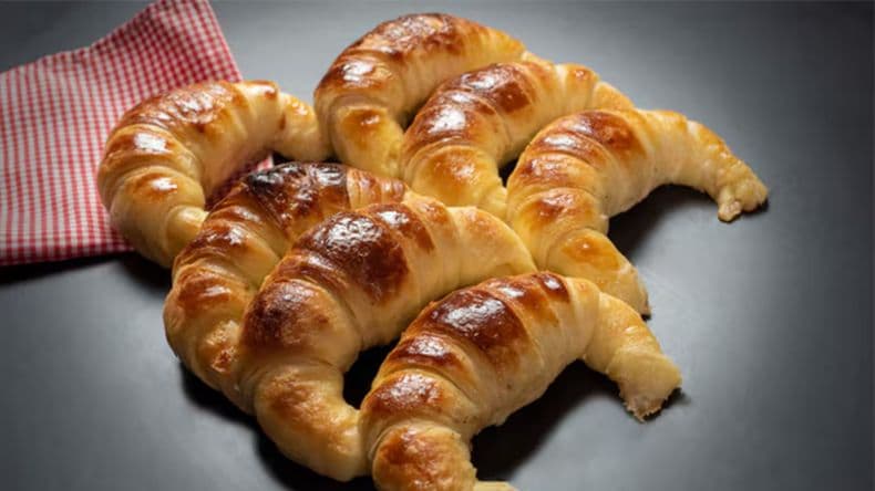 La medialuna: el clásico argentino que conquistó el Top 10 de la pastelería mundial