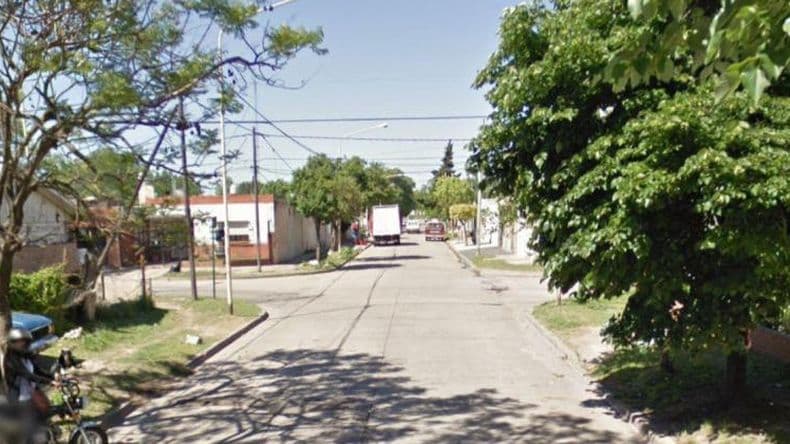 Varios menores atacaron a piedrazos una vivienda