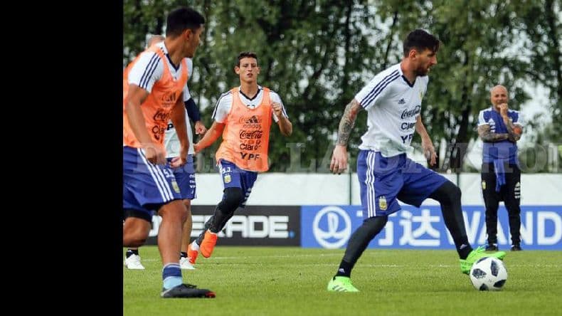Sampaoli volvió a repetir la formación y está todo confirmado para el debut