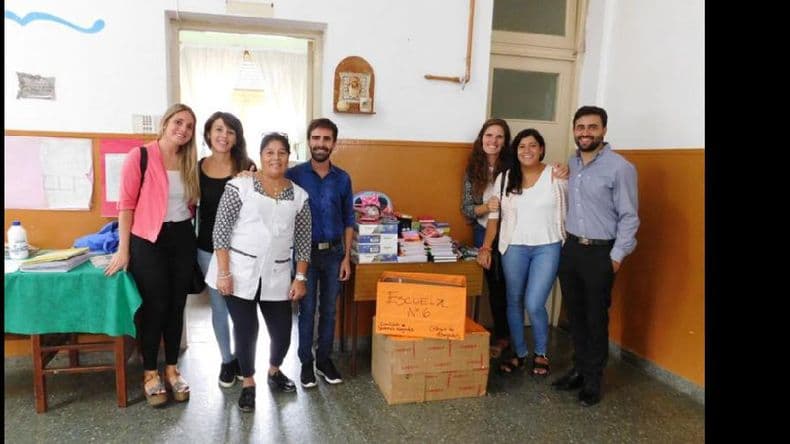Colecta solidaria: los jóvenes abogados entregaron útiles