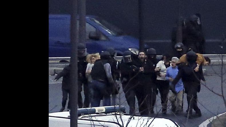 Francia: el doble secuestro terminó con la muerte de tres yihadistas y cuatro rehenes
