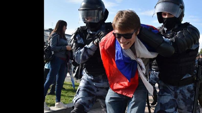 Cerca de 700 detenidos en Moscú en una manifestación