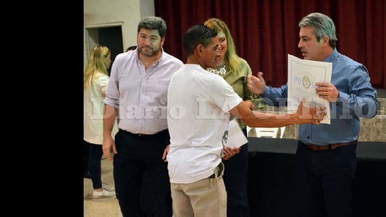 Provincia entregó más de 100 títulos de propiedad y escrituras