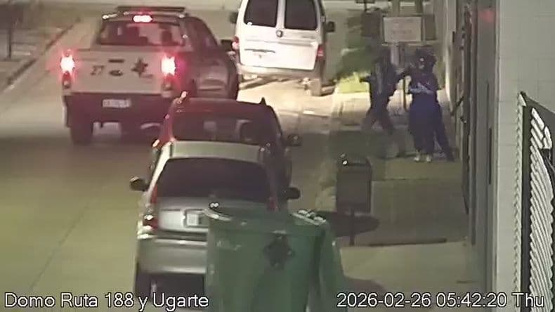 Un amplio operativo con cámaras y móviles permitió aprehender a dos menores por romper la vidriera de un local