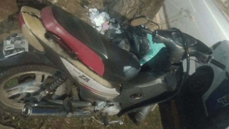 Grave accidente en San Nicolás: motociclista de 21 años chocó contra un árbol y lucha por su vida
