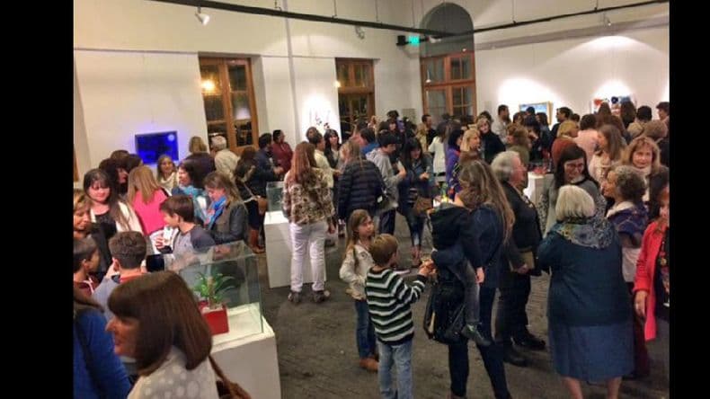 Exposición de vitrofusión en el Museo de la Ciudad