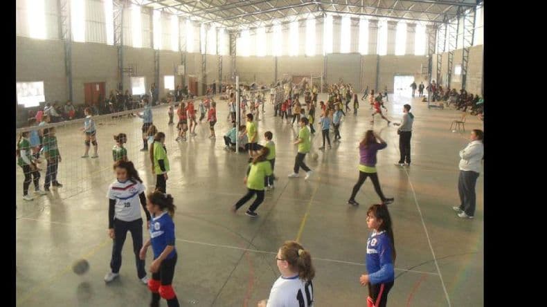 Hoy, en Cruce de Caminos, se desarrollará el penúltimo encuentro de mini voleibol