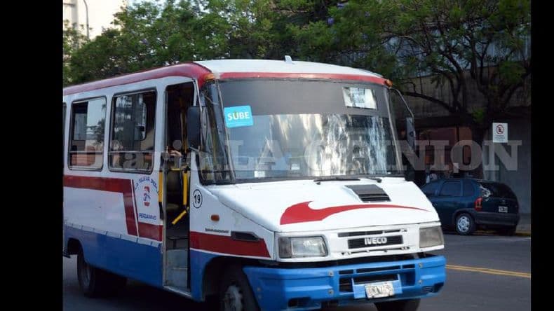 Viajar en colectivo en la ciudad cuesta 17 pesos
