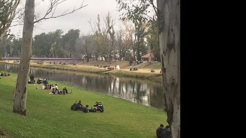 Día del Amigo en pandemia: los jóvenes de Pergamino disfrutan el aire libre