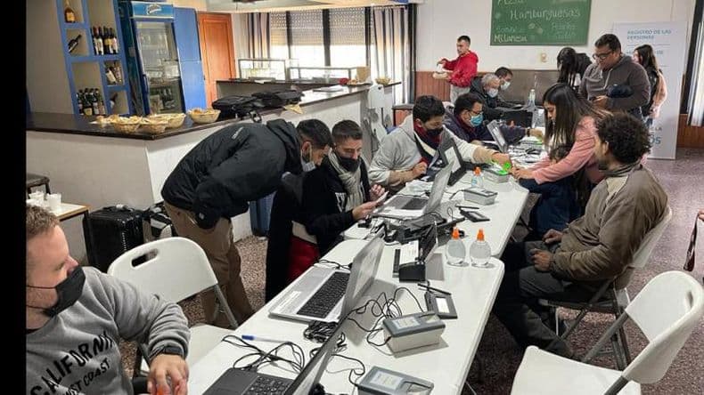 Este jueves más de 300 personas llevaron a cabo trámites de documentación rápida