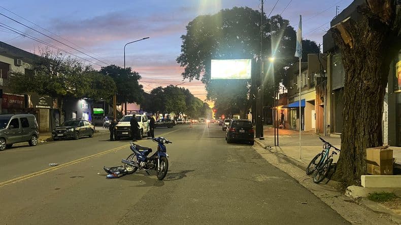 Tres mujeres en moto chocaron a otra en bicicleta y las cuatro terminaron hospitalizadas