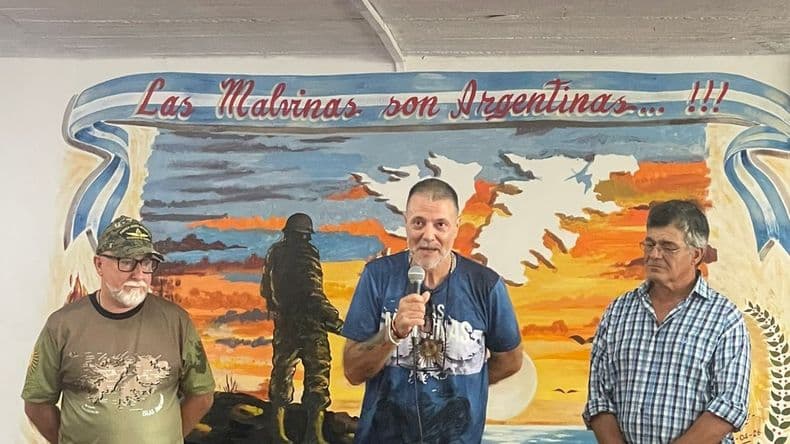 Malvinas en Pergamino: la Escuela Primaria 42 inauguró un mural homenaje a héroes y caídos de la guerra