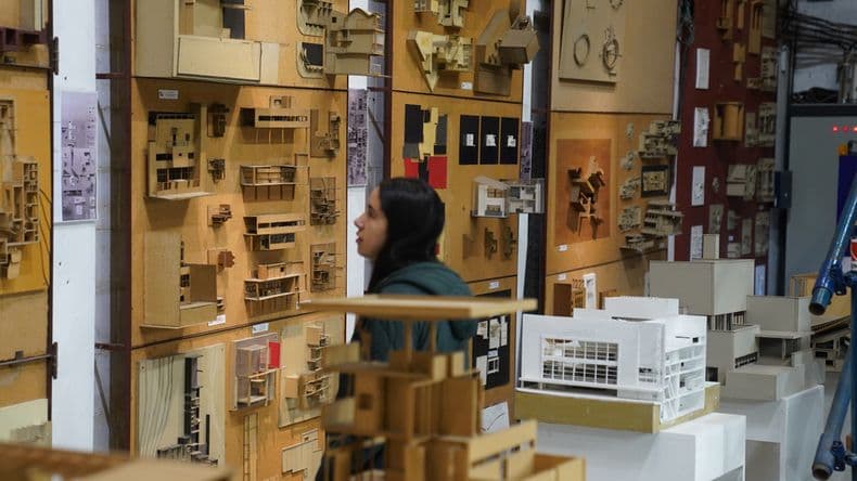 La historia de la arquitectura: cientos de maquetas habitan las entrañas del Pabellón III