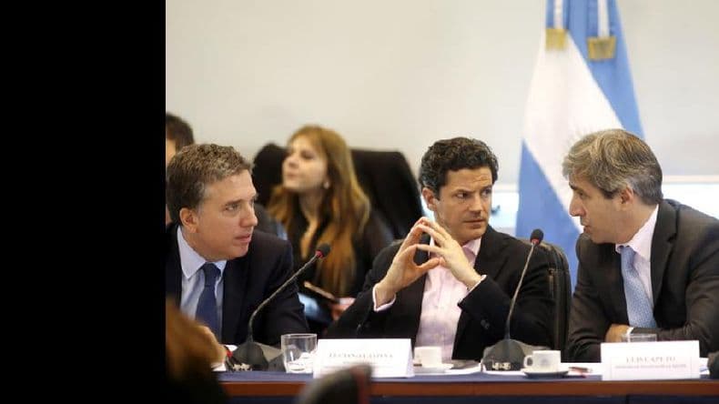 Nicolás Dujovne y Luis Caputo defendieron el Presupuesto 2018