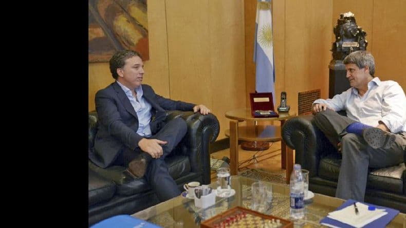 Prat-Gay se reunió con Dujovne por el traspaso del mando y sobre los “próximos pasos”