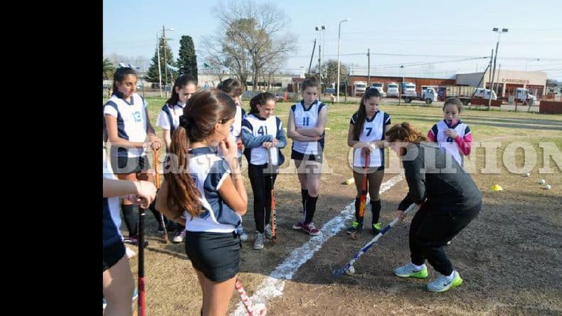 Exitosa clínica de hockey con la exLeona Jorgelina Rimoldi