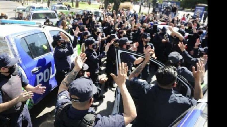 Así quedaron los salarios de la Policía bonaerense tras el anuncio de Kicillof
