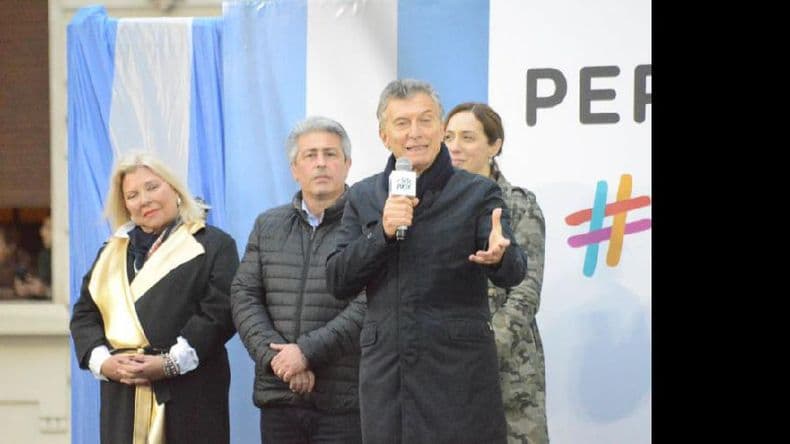 "Claro que se puede dar vuelta ¡y la vamos a dar vuelta!", arengó Macri en la Plaza Merced