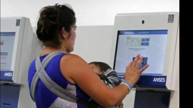 Cómo son los nuevos valores de la AUH desde enero y cuándo se cobra