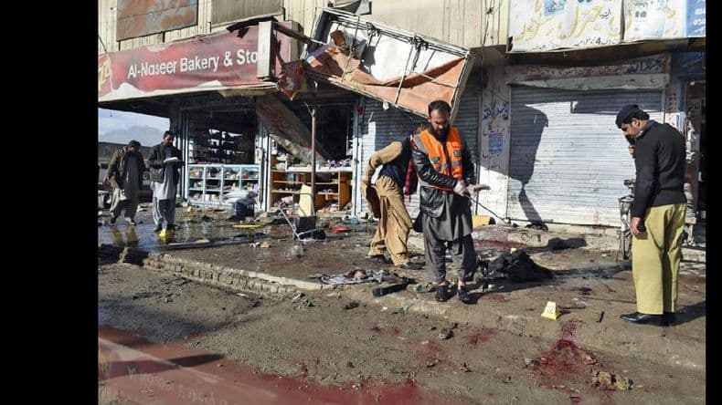Quince muertos en un atentado suicida de los talibanes contra un centro antipolio en Pakistán