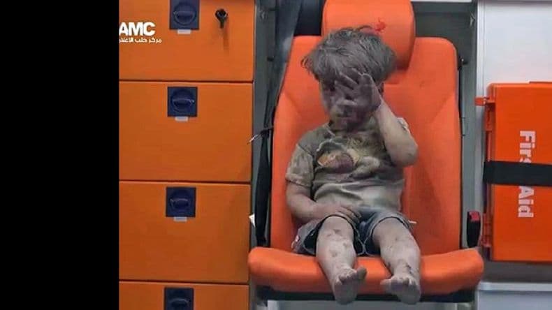 Omran de 4 años es un símbolo de la violencia ciega de la guerra en Siria