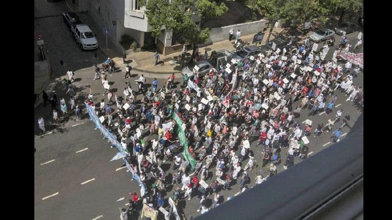 Trabajadores de Cresta Roja cortaron la avenida 9 de Julio por más de seis horas