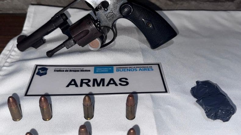 Allanamiento antidrogas en Colón: detuvieron a un sujeto con gran cantidad de dosis de cocaína