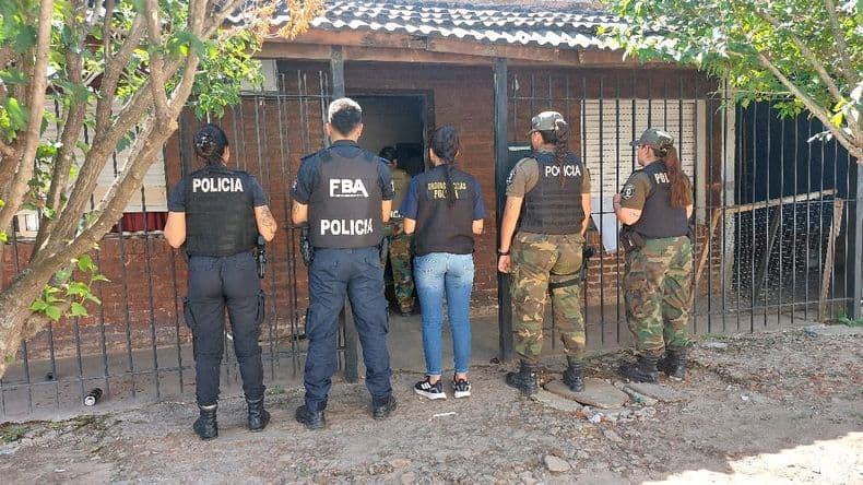 En tres allanamientos simultáneos desarticularon un posible foco de narco menudeo en Pergamino
