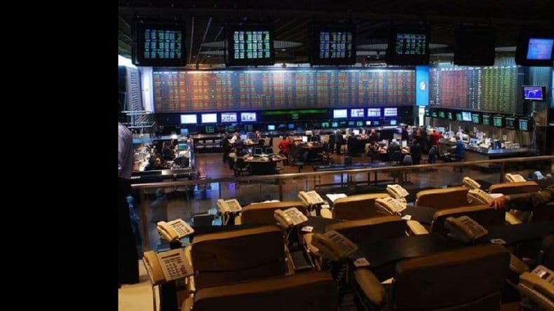 El riesgo país superó los 4.000 puntos y el dólar sigue disparándose