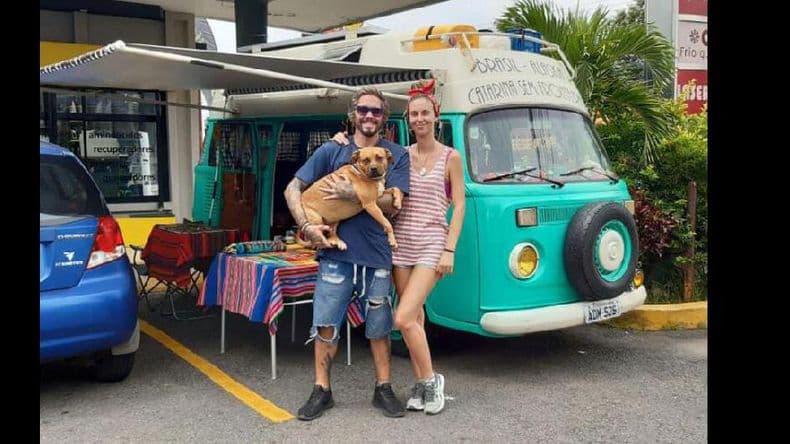 Pablo, Kelly y Gaia y un modo de vida particular: “Traviajar”