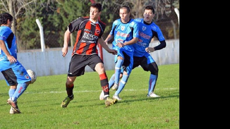 Fútbol local: el celeste ganó el clásico y sigue liderando