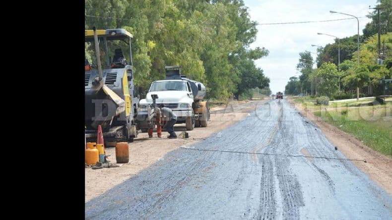 Desarrollan tareas de pavimentación y bacheo en diferentes sectores de la ciudad