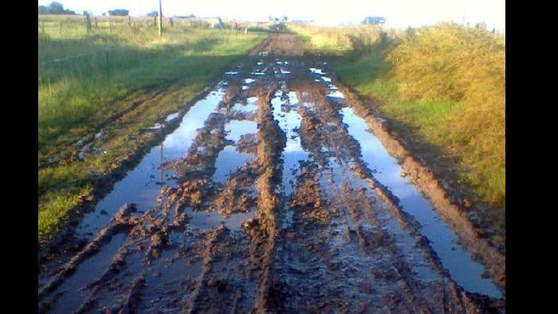 El estado de los caminos rurales, intransitable, pone en peligro la cosecha