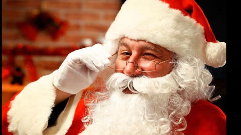 Recibiendo las cartas: hoy y mañana Papá Noel estará en el Parque España